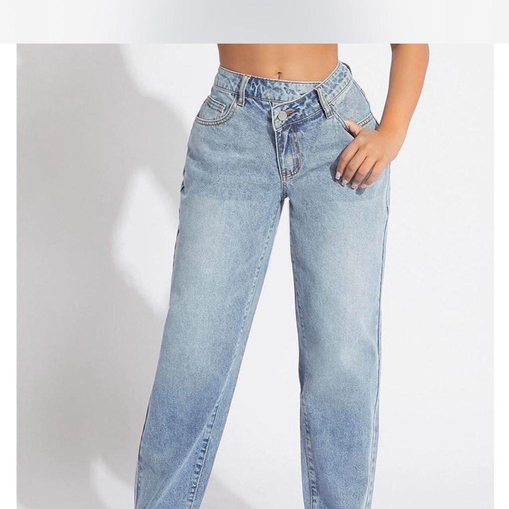 Light Wash High-Rise Straight Jeans - Women